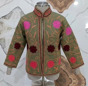 Veste en coton floral Suzani faite à la main pour femmes, style bohème, broderie tendance, vente en gros, fabricant, export - Product Image 4
