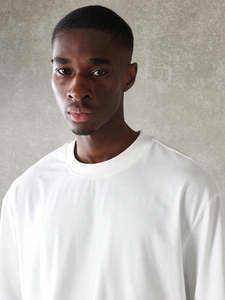 T-shirts Homme Oversize Personnalisables avec Logo, Coupe Boxy, Coton Molletonné Lourd 300 GSM, Vente en Gros, T-shirts Tendance Pas Chers - Product Image 4