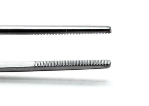 Pinces à pansements Taylor 175 mm 08-095-185, manuelles, en acier inoxydable, réutilisables, pour la manipulation et le pansement précis des plaies - Product Image 5