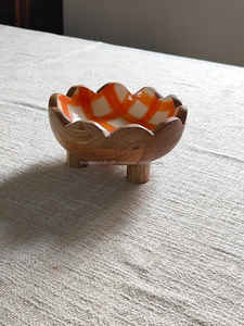 Support à gâteau en bois rustique avec bord en écorce, parfait pour le mariage de style fermier, la décoration de fête, l'affichage de gâteaux et de pâtisseries - Product Image 4