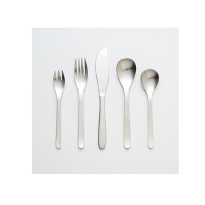 Cubiertos Metálicos de Diseño Exclusivo para el Hogar, con un Toque Elegante para Elevar las Comidas Familiares con un Estilo Sofisticado - Product Image 3