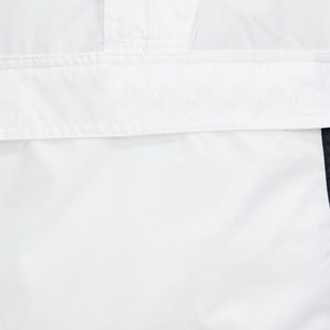 Veste coupe-vent blanche pour homme avec empiècements bleu marine et poches, style sportif printanier, coupe classique, logo personnalisé - Product Image 3