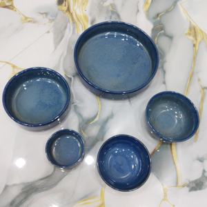 Collection de vaisselle élégante en porcelaine bleue avec bols coordonnés, plat de service, cuisine sophistiquée pour restaurants ou hôtels - Product Image 3