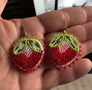 Pendientes de Lujo Hechos a Mano con Cuentas Bordadas, Ideales para Tiendas de Moda y Colecciones de Regalos - Product Image 2