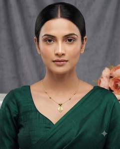 Collar con Colgante de Motivo Tradicional de la Diosa Lakshmi, con Hilo Invisible de Una Sola Línea, Chapado en Oro, para Uso Diario, Joyería al por Mayor - Product Image 2