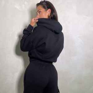 Sweat-shirt court à capuche noir pour femme, en molleton uni avec poches, coupe classique, style décontracté en coton tricoté pour l'automne - Product Image 5