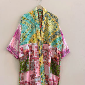 ชุดคลุมกิโมโนผ้าไหมอินเดียลายปะติดปะต่อสำหรับผู้หญิง ขายส่งจำนวนมาก ผ้าโพลีซิลค์ ชุดคลุมยาวสำหรับวันหยุดพักผ่อน ชุดชายหาด - Product Image 1