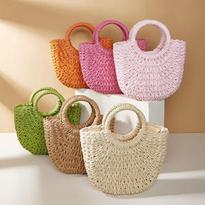 Complementa tus atuendos para el clima soleado con este encantador bolso de hilo natural con una silueta curva marrón y asas, disponible hoy. - Product Image 6