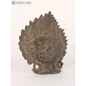 Petite sculpture de visage Mahakala faite à la main de 5 pouces en laiton pour décoration intérieure et temple fabriquée en Inde - Product Image 2