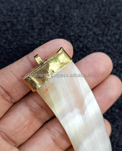 Colgante de Cuerno de Búfalo con Trabajo Artesanal en Latón, Personalizable, Joyería de Alta Calidad de la India - Regalo de Navidad - Product Image 6