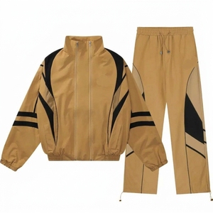 Conjunto Deportivo Personalizado, Chaqueta Deportiva con Cuello Alto y Doble Cremallera, Pantalones Deportivos con Cordón Ajustable - Product Image 1
