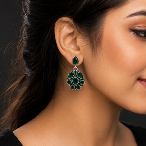 Proveedor Confiable de Pendientes de Flores de Latón con Acabado Plateado Antiguo y Ónix Verde, Joyería Artística para Fiestas y Eventos - Venta Directa al Por Mayor - Product Image 4