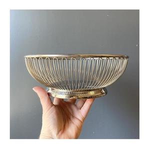 Corbeille à fruits antique en métal doré sur pied, vaisselle de cuisine - Product Image 2