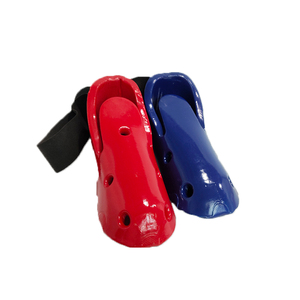 Protections de pieds en caoutchouc rouge et bleu pour le karaté, écologiques, personnalisables, équipement de protection unisexe pour l'entraînement aux arts martiaux - Product Image 1