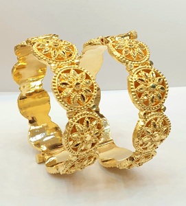 Pulseras de Latón Chapadas en Oro de 24K para Mujer con Diseño de Flor de Perla de Imitación, Joyería Clásica de Moda para Bodas - Product Image 1