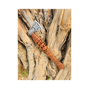 Hacha estilo vikingo con mango de madera y diseño celta para uso en supervivencia al aire libre. - Product Image 6