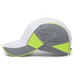 Gorra profesional para correr que combina control del sudor, construcción transpirable y diseño práctico para largas distancias. - Product Image 2