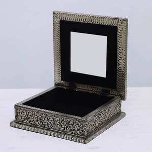 Cofre de Madera Hecho a Mano para Joyas, Caja de Recuerdos con Cerradura y Llave, Acabado Roble, Estilo Pirata, Baúl de Almacenamiento para Joyas, Monedas y Regalos - Product Image 3