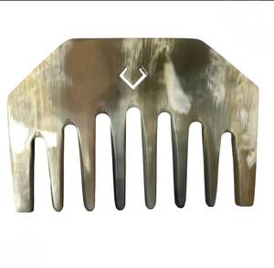 Peigne à cheveux en corne naturelle de style minimaliste avec dents longues, pour le soin des cheveux et une coiffure élégante, idéal comme cadeau d'anniversaire ou pour la décoration intérieure, au meilleur prix - Product Image 6