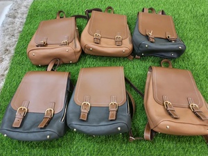 Sac à dos unisexe de luxe personnalisé en cuir véritable bicolore léger avec cadre externe et bandoulière antivol pour femme – Collection été - Product Image 6
