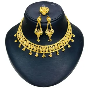 Nouveaux colliers de créateur en laiton plaqué or pour femmes, bijoux de mode pour mariage, chaîne à maillons avec motif floral - Product Image 4