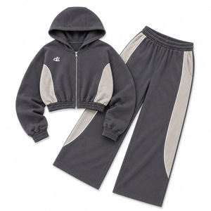 Ensemble de jogging en molleton épais à jambes larges avec panneaux contrastants personnalisés, gris foncé, comprenant un sweat à capuche court zippé, survêtement athleisure d'hiver pour femme - Product Image 2