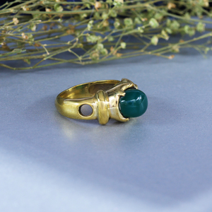 Anillo Étnico Ovalado de Ónix Verde con Piedra de Nacimiento de Mayo en Latón Chapado en Oro - Product Image 3