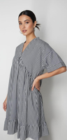 Chemise mi-longue décontractée à rayures fines noires et blanches, col en V, manches courtes, style chic décontracté, écologique, lavable, coupe trapèze, bohème, été