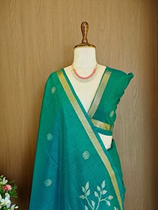 Sari en soie vert émeraude avec imprimé floral, tenue traditionnelle pour femmes, pour mariage et occasions de fête - Product Image 2