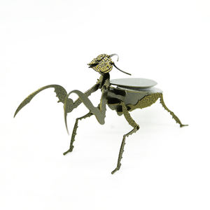 Mantis Modern Art Metal Decor Vert Noir Résine Espace pour la Maison pour le Salon Chambre Showroom Souvenir & Cadeau - Product Image 4