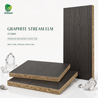 Panneau de bois aggloméré orienté (OSB) mélaminé Jinbase SXT2885 Graphite Stream Elm 18 mm E0 1220x2440 mm pour la conception d'intérieur moderne