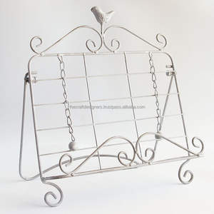 Porta Recetas de Metal Pulido para Interiores de Cocina Contemporáneos y Manejo Diario de Recetas, Suave, Funcional, Confiable y Eficiente - Product Image 1