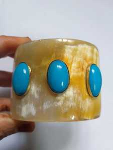 Bracelet manchette moderne en corne de vache vintage, forme animalière, bijoux chrétiens pour femme - Product Image 1
