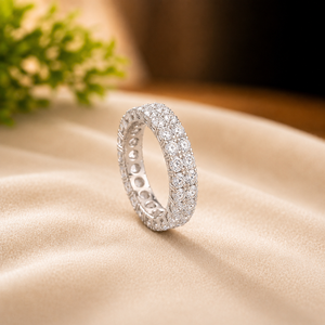 Anillo de compromiso de doble fila de diamantes de corte redondo de plata de ley 925 con banda de eternidad completa, anillo clásico de moissanita para mujer - Product Image 1