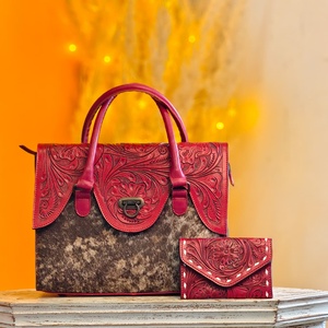 Nuevo Bolso Tote de Cuero Genuino 100% con Diseño Floral Tallado a Mano, con Pelo de Piel, para Mujer, Multiusos - Product Image 3