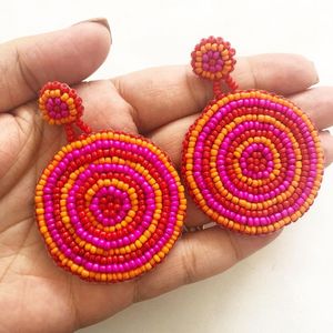 Boucles d'oreilles uniques faites à la main avec des perles brodées, bijoux de créateur haut de gamme, accessoires pour femmes et filles - Product Image 1
