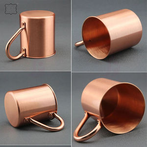 Mug en cuivre finition satinée minimaliste, corps droit, vaisselle haut de gamme pour eau, café, thé, usage domestique, hôtelier et en café. - Product Image 5