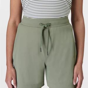 Shorts de sport décontractés en coton de haute qualité pour femmes, avec logo personnalisé, respirants, style streetwear, pour la gym et la mode athlétique - Product Image 3