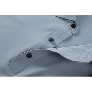 Camisa de Hombre de Popelina Azul Claro con Botones, Color Sólido, Estilo Casual Elegante, Tejido de Sarga - Product Image 3