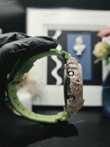 Reloj Digital con Incrustaciones de Diamantes de Imitación VVS, Bisel de Moissanita, Correa de Goma Verde, Esfera Redonda, Resistente al Agua 20 BAR, Estilo Lujoso Unisex - Product Image 6