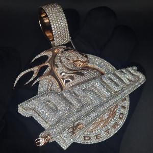 AMBER JEWELS Colgante de águila Detroit Lions T-300 con Moissanita Chapado en Rodio, Amuleto de Lujo Estilo Hip Hop con Diseño de Corona, Regalo Unisex - Product Image 1