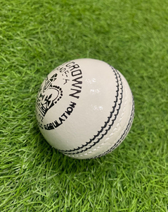 Balle de cricket blanche tannée en alun de qualité supérieure, modèle Test Crown, la plus vendue, qualité premium, logo personnalisé, 156 g, lot de 6 balles de cricket - Product Image 1
