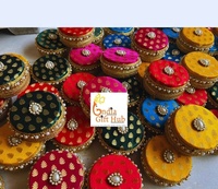 Ensemble combiné spécialement conçu, boîte traditionnelle en acier inoxydable avec tissu imprimé, boîte à ganesha laddoo, pour cadeau de mariage