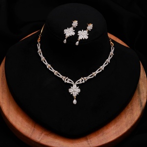 Conjunto de Collar de Compromiso Vintage con Rubí Blanco, Chapado en Oro de 22K, Collar Elegante para Cóctel, Fiesta, Boda, Regalo de Joyería para Mujer - Product Image 2