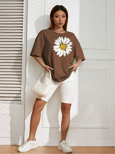 เสื้อยืดโอเวอร์ไซส์สีน้ำตาลสำหรับผู้หญิง คอกลม แขนครึ่ง ลายดอกไม้ ทรงหลวม ใส่ได้ทั้งฤดูใบไม้ผลิและฤดูร้อน - Product Image 5