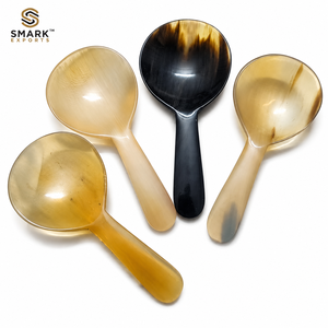 Cuillère en corne de buffle naturelle de designer, écologique, faite à la main, lisse et polie, pour servir salade, riz, curry - Product Image 2