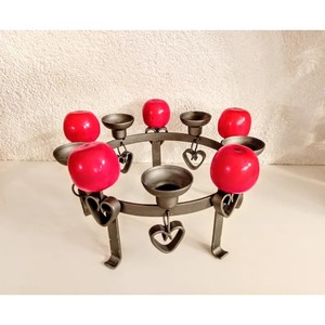 Candélabre en fer en forme de cœur, fait main, écologique, avec des pommes rouges pour la décoration de la maison à Noël, Pâques et la Saint-Valentin - Product Image 1