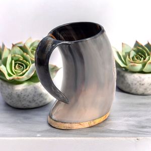 Taza de cerveza de cuerno de búfalo con diseño de grabado láser de calidad premium, con asa resistente, regalo hecho a mano, tazas de cuerno para beber cerveza - Product Image 5