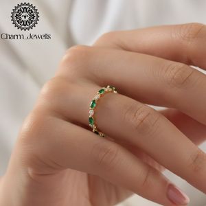 Bague Éternité Charm_Jewells en Or 18 carats avec Moissanite, Sertissage à Griffes, Coupe Coussin, Style Classique pour Femme, Certifiée IGI - Product Image 4