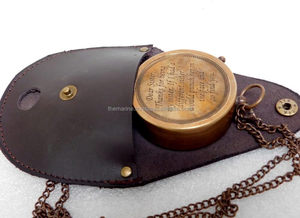 Boussole nautique en laiton avec citation gravée boussole directionnelle fonctionnelle article cadeau avec étui en cuir pour la randonnée et le camping - Product Image 6